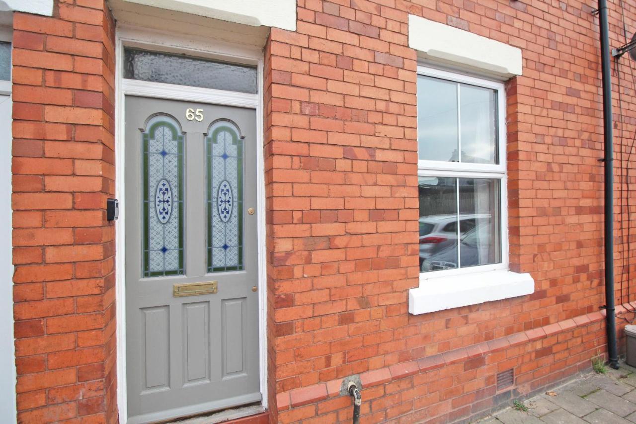 3 Bedroom Home Sleeps 5 Close To Chester City Centre Welcomes Couples, Small Groups, Families And Contractors Esterno foto