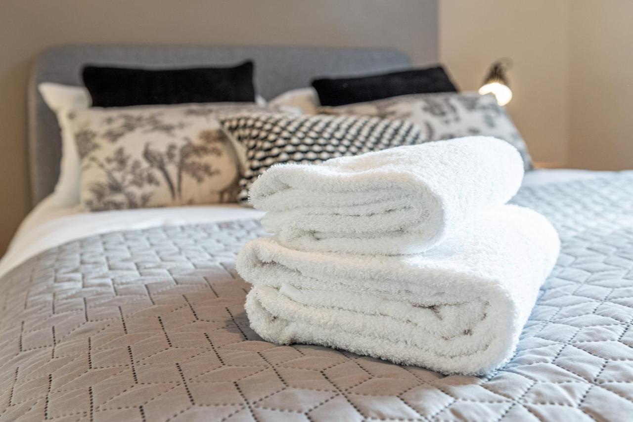 3 Bedroom Home Sleeps 5 Close To Chester City Centre Welcomes Couples, Small Groups, Families And Contractors Esterno foto