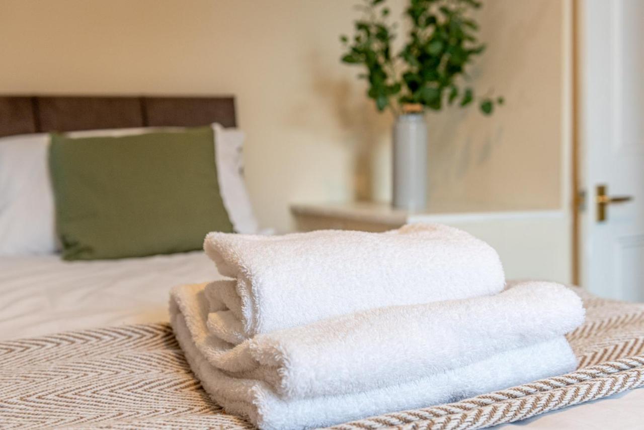 3 Bedroom Home Sleeps 5 Close To Chester City Centre Welcomes Couples, Small Groups, Families And Contractors Esterno foto