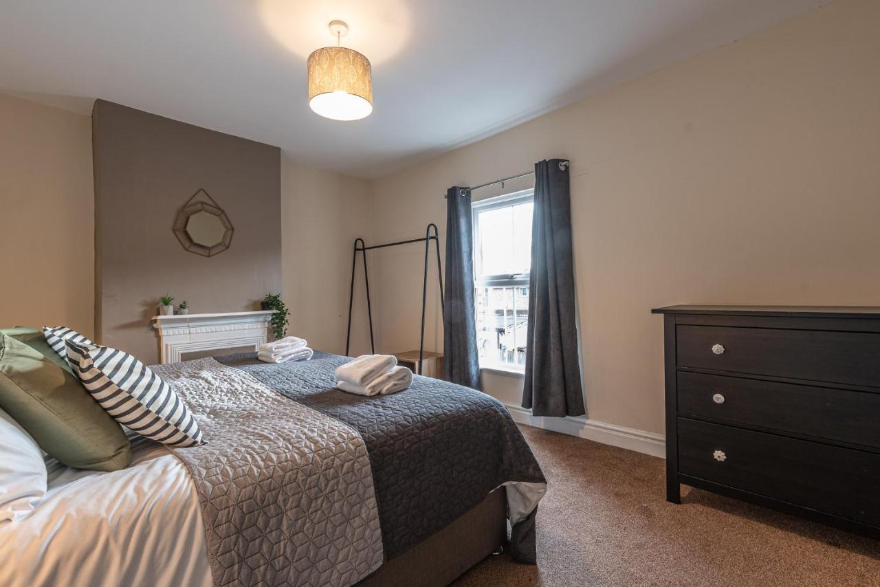 3 Bedroom Home Sleeps 5 Close To Chester City Centre Welcomes Couples, Small Groups, Families And Contractors Esterno foto