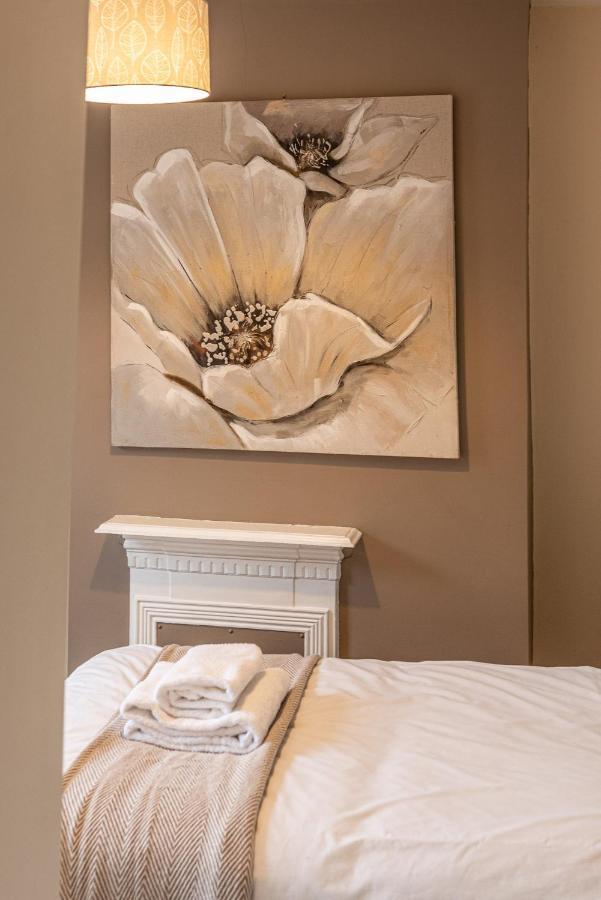 3 Bedroom Home Sleeps 5 Close To Chester City Centre Welcomes Couples, Small Groups, Families And Contractors Esterno foto