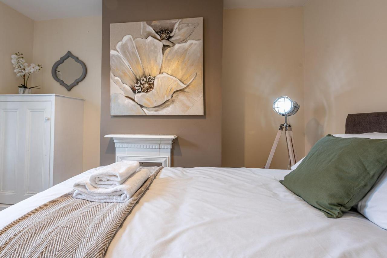 3 Bedroom Home Sleeps 5 Close To Chester City Centre Welcomes Couples, Small Groups, Families And Contractors Esterno foto