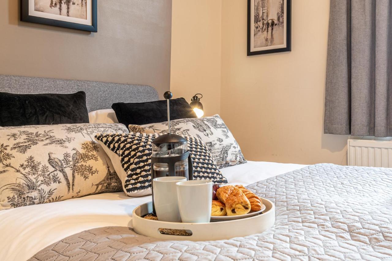 3 Bedroom Home Sleeps 5 Close To Chester City Centre Welcomes Couples, Small Groups, Families And Contractors Esterno foto